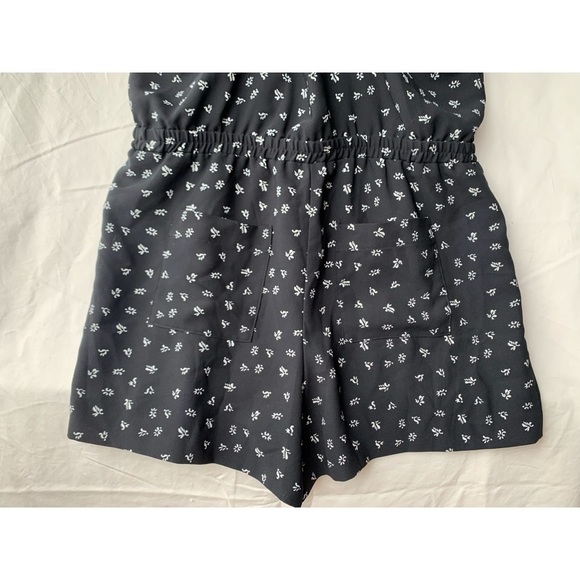 Faux Wrap Floral Criss-Cross Strap Romper - Picture 5 of 10